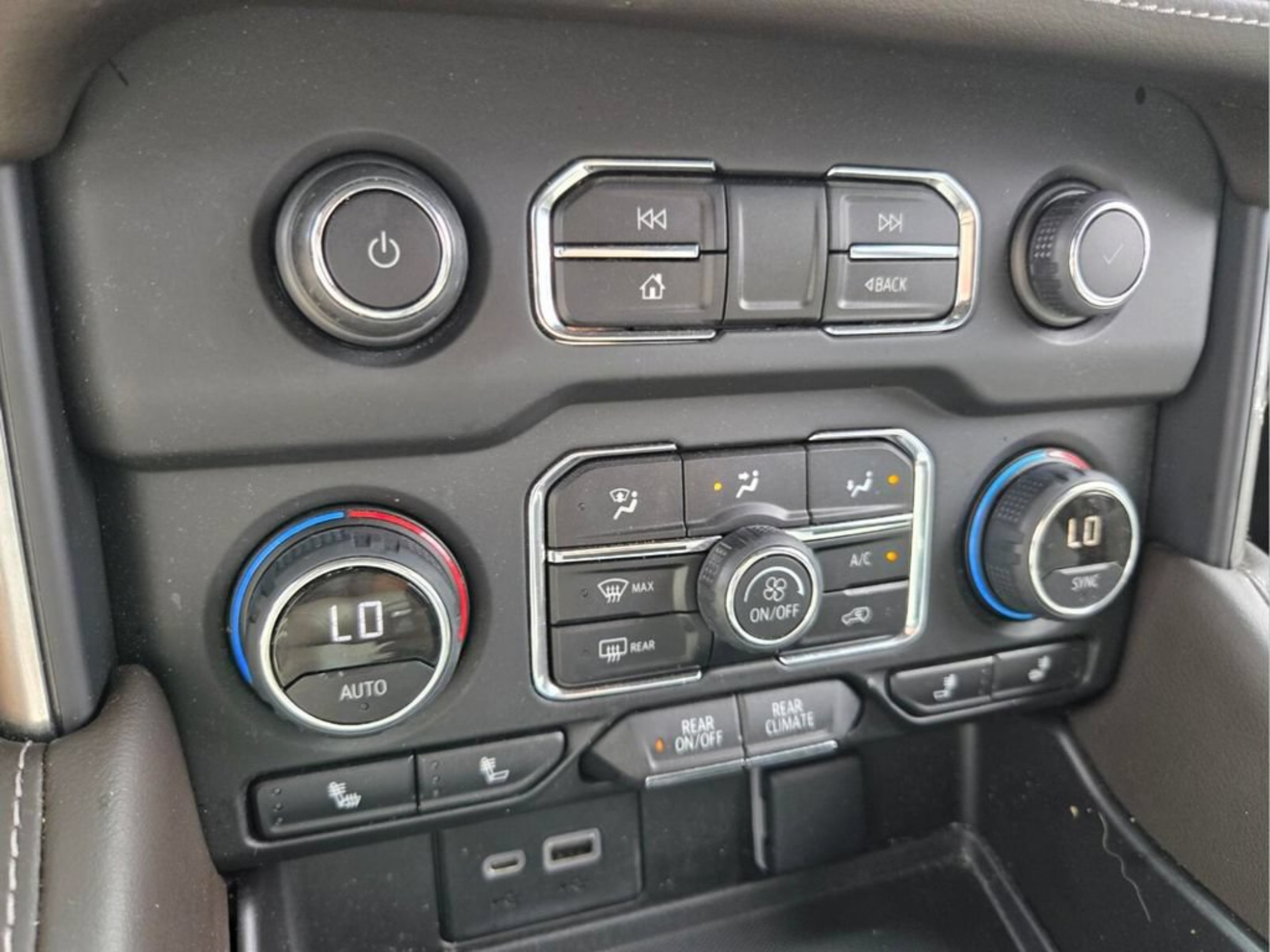 Used 2022 Chevrolet Tahoe LT w/ Luxury Package RWD image 19