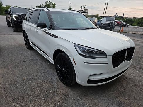 Used 2023 Lincoln Aviator Reserve w/ Jet Appearance Package AWD/4WD image 3