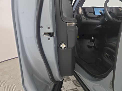 Used 2025 Rivian R1S Adventure AWD/4WD image 32
