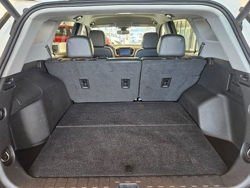 Used 2024 GMC Terrain SLT image 31