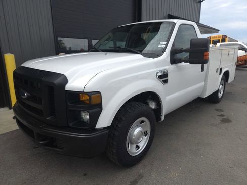 Used 2008 Ford F250 2WD Regular Cab Super Duty image 2