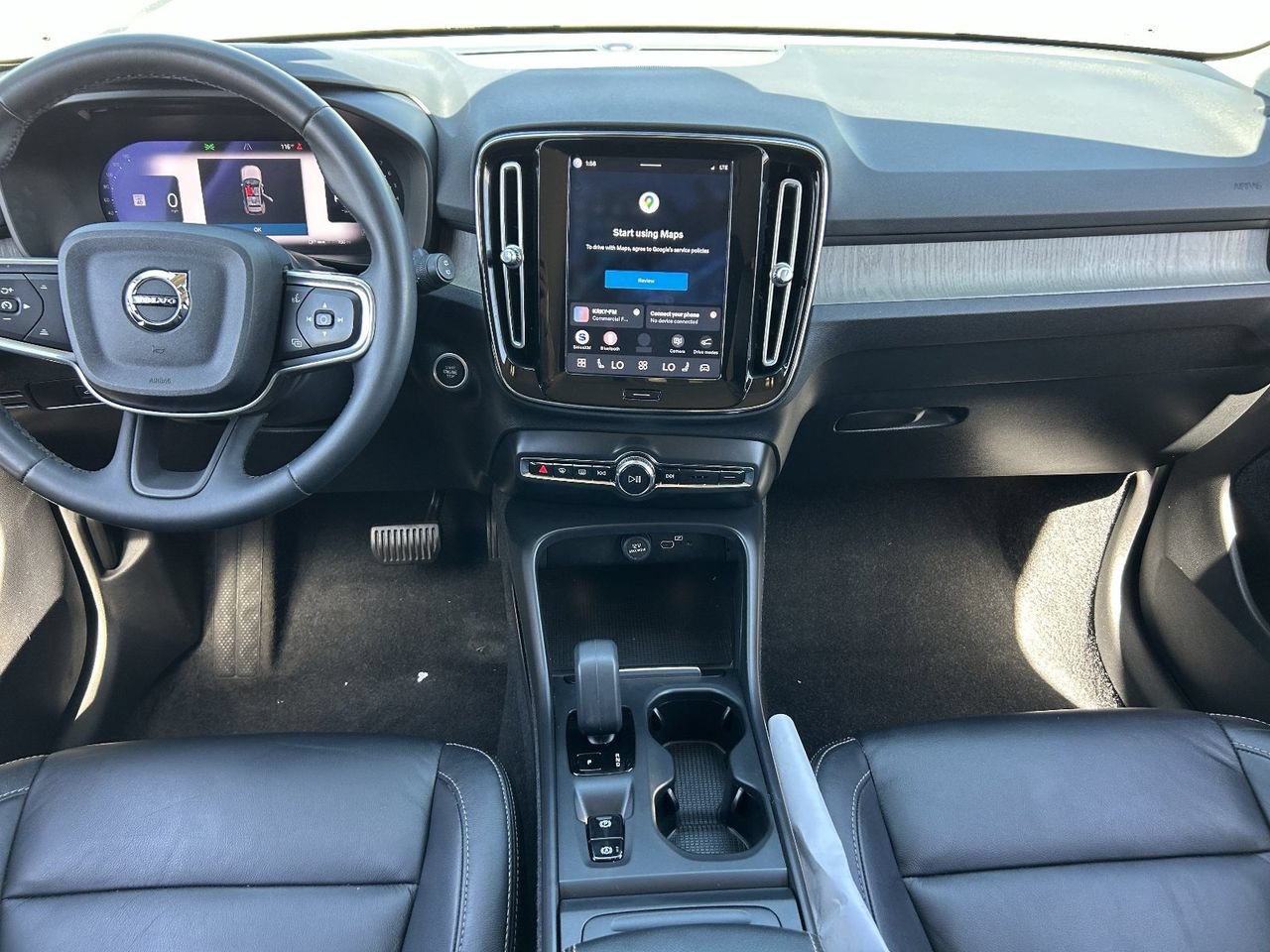 Used 2023 Volvo XC40 B4 Core FWD image 16