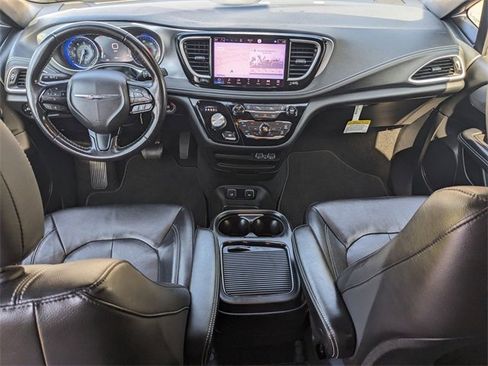 Certified 2021 Chrysler Pacifica Touring-L w/ S Appearance Package image 12