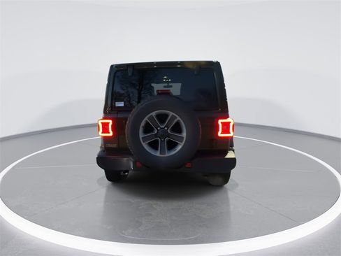 Used 2021 Jeep Wrangler Unlimited Sahara image 7