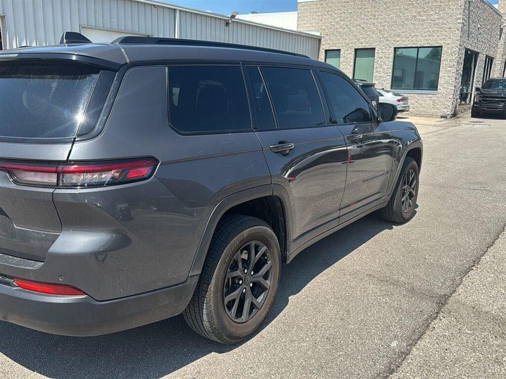 Used 2024 Jeep Grand Cherokee L Laredo AWD/4WD image 3