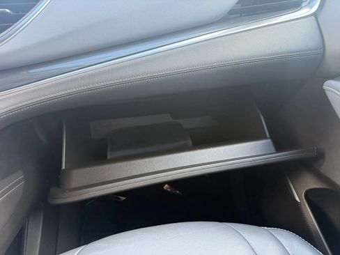 Used 2019 Buick Enclave Essence FWD image 33