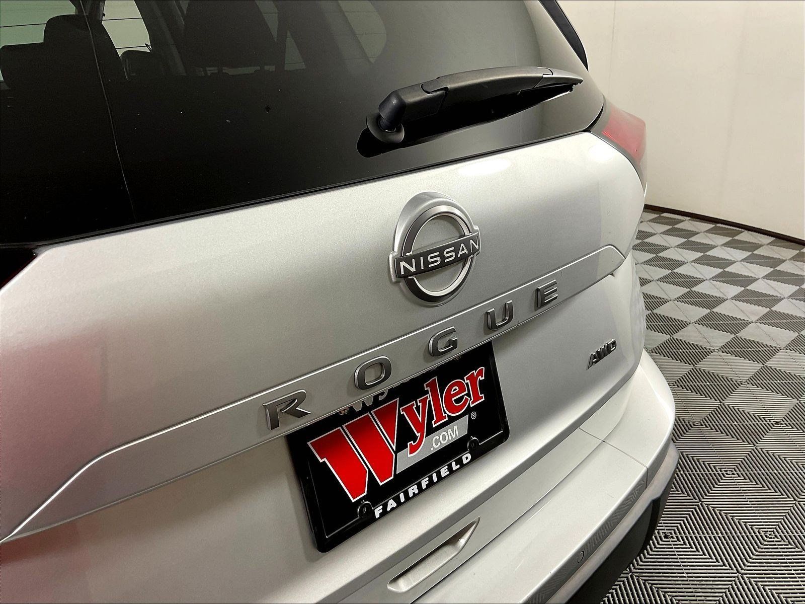 Used 2024 Nissan Rogue S AWD/4WD image 24
