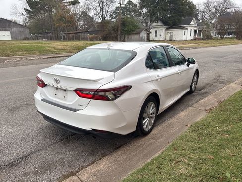 Used 2022 Toyota Camry LE image 6