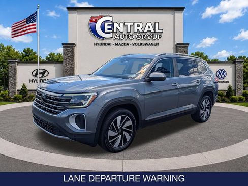 Used 2024 Volkswagen Atlas SEL AWD/4WD image 3
