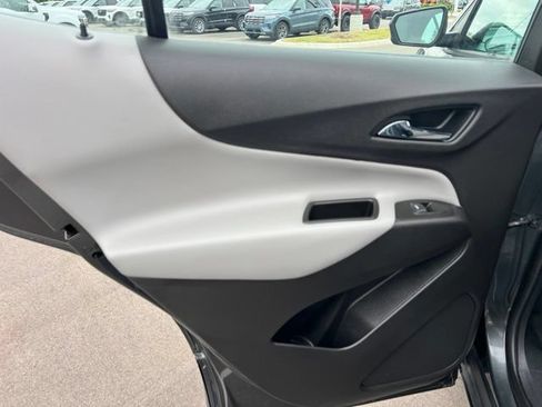 Used 2019 Chevrolet Equinox LS FWD image 15