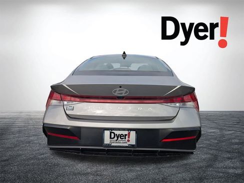 Used 2025 Hyundai Elantra SEL image 4