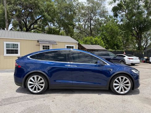 Used 2017 Tesla Model X 75D AWD/4WD image 4