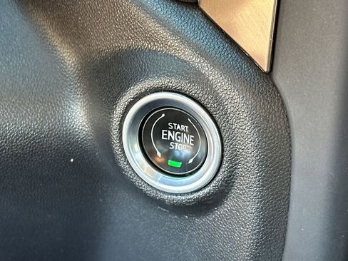 Used 2022 Chevrolet Silverado 1500 High Country w/ Technology Package image 32