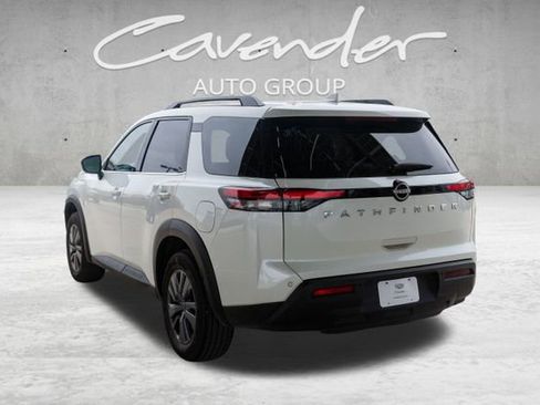 Used 2024 Nissan Pathfinder SV image 5