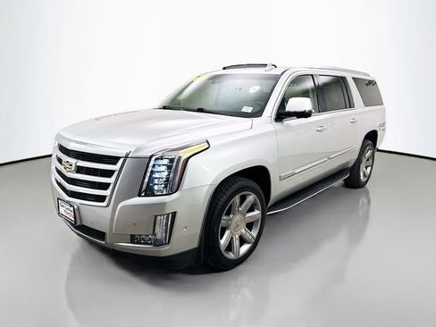Used 2017 Cadillac Escalade ESV Luxury AWD/4WD image 3