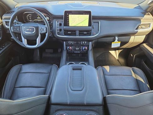Used 2023 GMC Yukon SLT w/ SLT Premium Package image 21