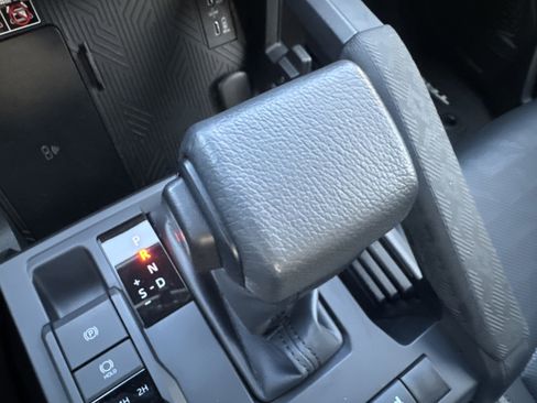 Certified 2024 Toyota Tacoma TRD Off-Road image 30