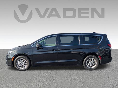 Used 2023 Chrysler Pacifica Touring-L image 30