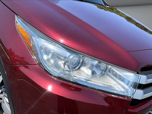 Used 2019 Toyota Highlander XLE AWD/4WD image 33
