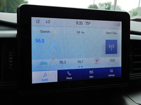 Used 2022 Ford Explorer XLT image 16