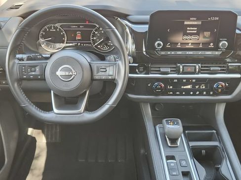 Used 2025 Nissan Pathfinder SV FWD image 25
