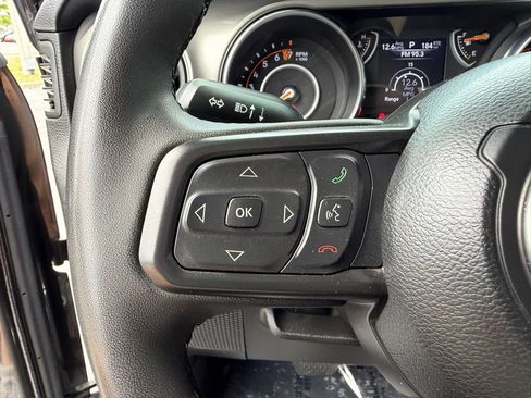 Used 2023 Jeep Gladiator Sport image 25