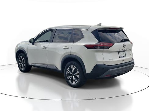Used 2023 Nissan Rogue SV FWD image 5