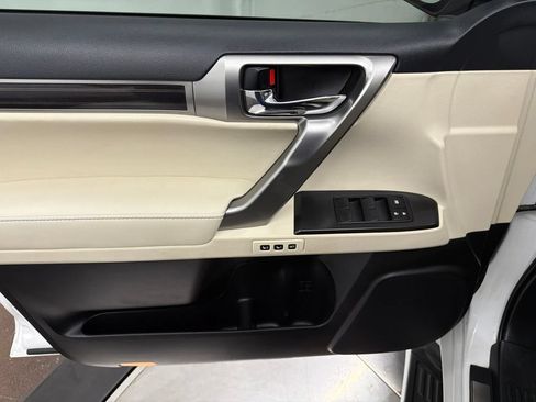 Used 2023 Lexus GX 460 Premium w/ Accessory Package AWD/4WD image 18