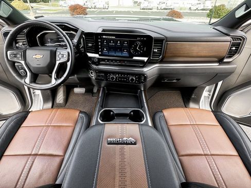 Used 2024 Chevrolet Silverado 2500 High Country image 4