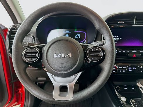 Used 2025 Kia Soul S FWD image 18