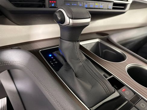 Used 2022 Toyota Sienna XLE FWD image 31