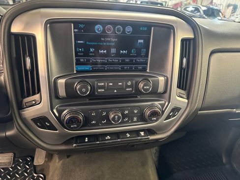 Used 2018 GMC Sierra 2500 SLE w/ SLE Preferred Package AWD/4WD image 19
