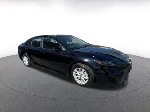 Used 2025 Toyota Camry LE image 2