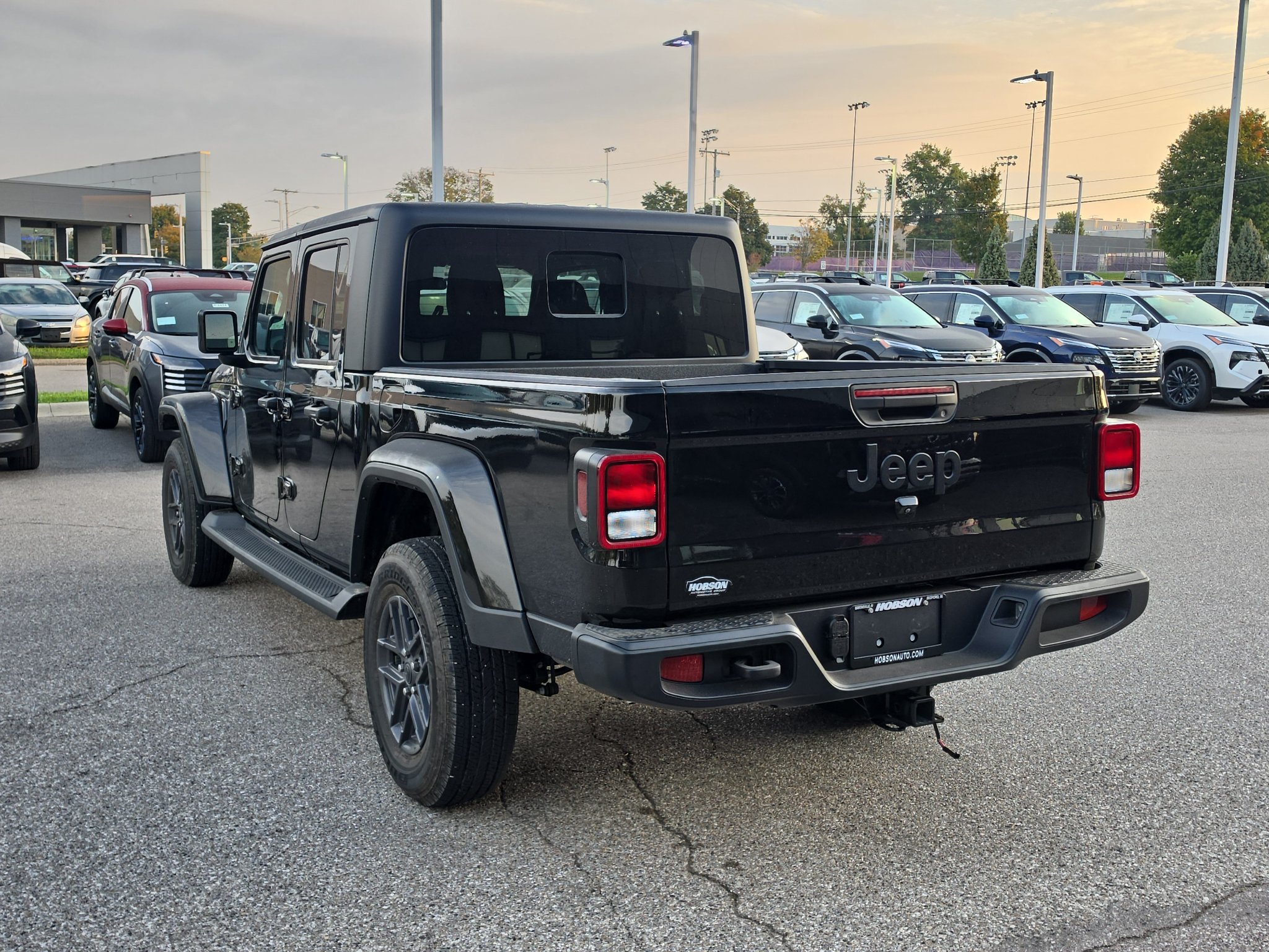 Used 2025 Jeep Gladiator Sport AWD/4WD image 5