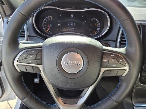 Used 2019 Jeep Grand Cherokee Laredo image 18