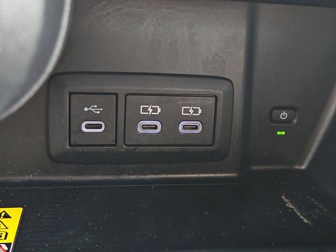 Used 2023 Toyota Venza XLE image 24