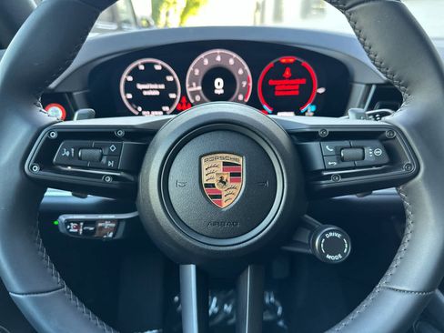 Certified 2025 Porsche Cayenne image 27