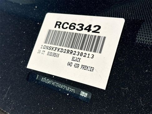 Used 2024 Chevrolet Suburban Premier image 32