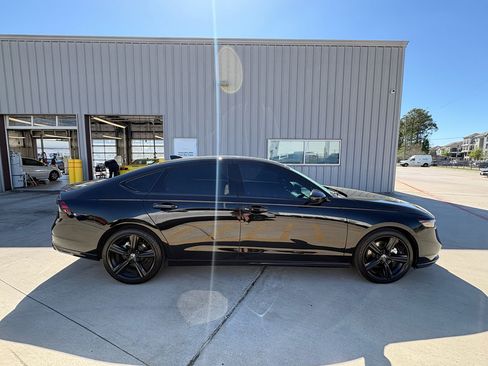Certified 2025 Honda Accord Sport image 9