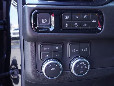 New 2026 GMC Yukon AT4 AWD/4WD image 18