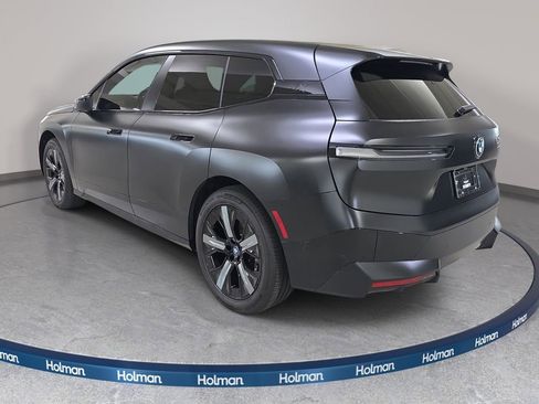 Used 2023 BMW iX xDrive50 w/ Sport Package image 9