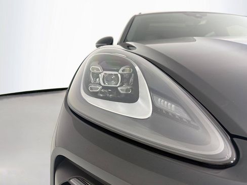 Certified 2023 Porsche Cayenne Platinum Edition AWD/4WD image 32