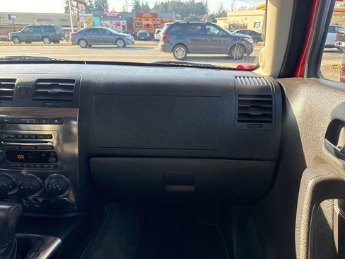 Used 2006 HUMMER H3 image 11