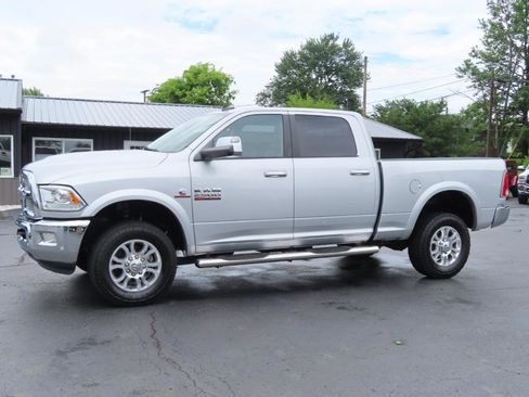 Used 2017 RAM 2500 Laramie AWD/4WD image 2