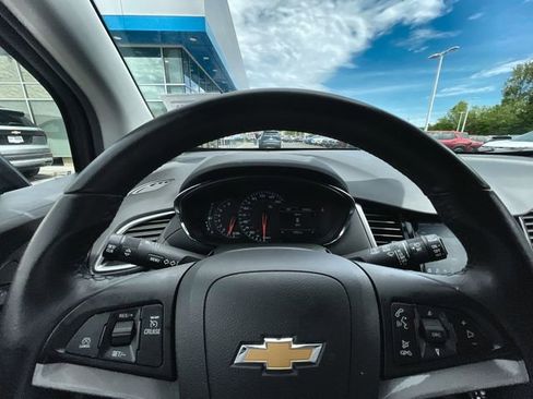 Certified 2022 Chevrolet Trax LT w/ LT Convenience Package AWD/4WD image 12