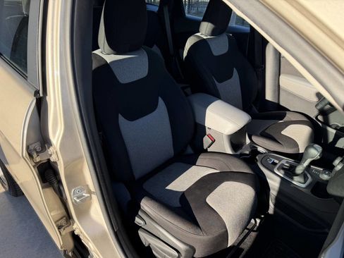 Used 2014 Jeep Cherokee Sport w/ Cold Weather Group image 16