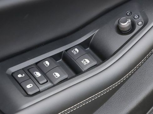 New 2025 Jeep Grand Cherokee Altitude image 15