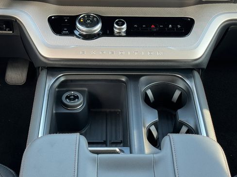 New 2025 Ford Expedition Active image 12