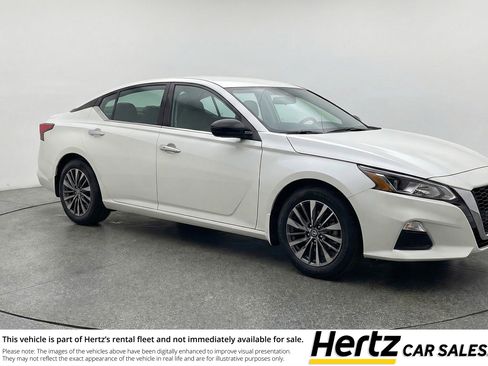 Used 2025 Nissan Altima 2.5 SV image 1