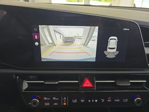 Certified 2025 Kia Niro EX FWD image 16
